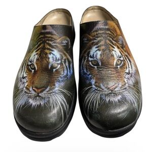 Icon Wearable Art Tiger Print Slip-On Shoes Women’s Size 6.5M